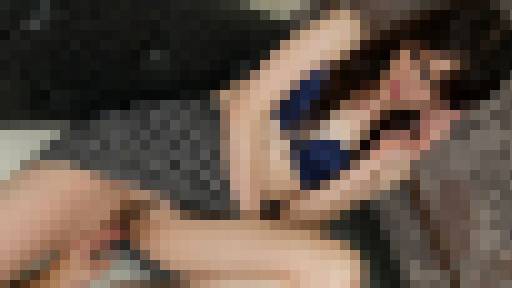 夫に電話をさせながら人妻をハメる ～夫とは仲良し。でも平気で裏切る微乳奥様～　有澤舞