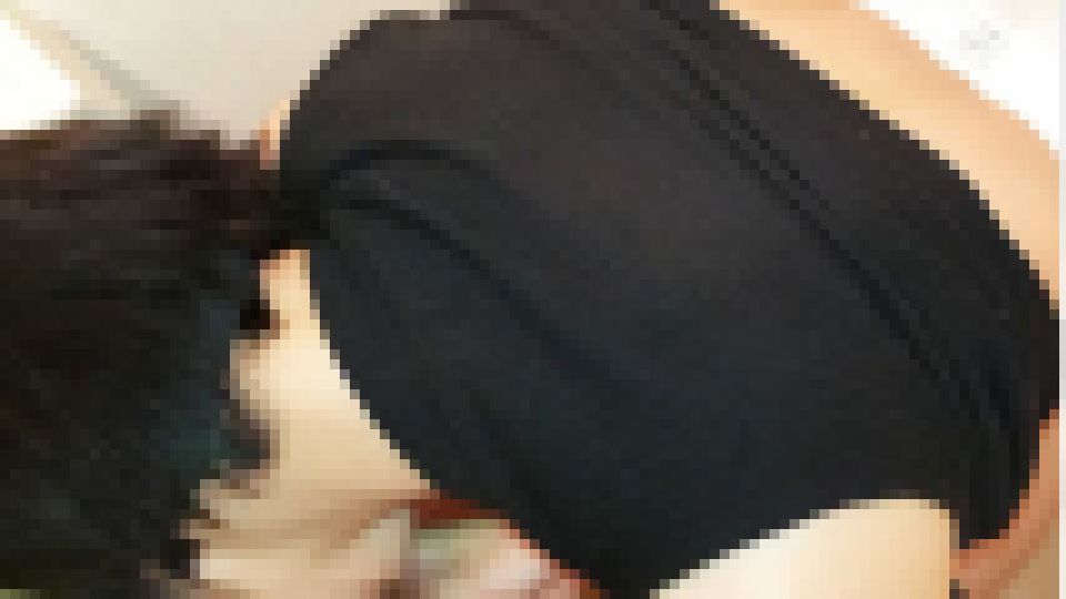 【＄38→＄10】【本妻】【個撮】掃除中で疲れて昼寝中している妻が肉棒をパンティの横から挿入される。トイレに行く妻を追いかけて中出し　本妻