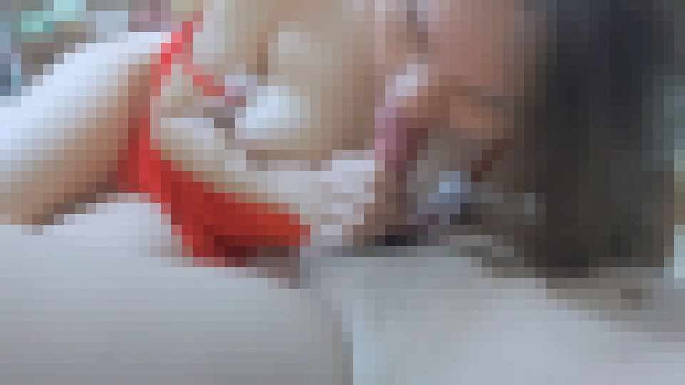 【素人】『舐めてみてもいい？』勃起チ○ポに興味津々、知り合いのウブ系女子大生が初めてフェラチオに挑戦！許可無し本番SEXで手コキ中に射精しちゃました。　はるか