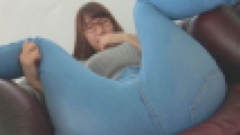 パートちゃん。発育良すぎ… Hカップ ほのか レンタルビデオ店勤務の「むっちむち」「爆乳」「ドM」三拍子揃ったメガネ地味主婦、店長と絶賛不倫中　三原ほのか
