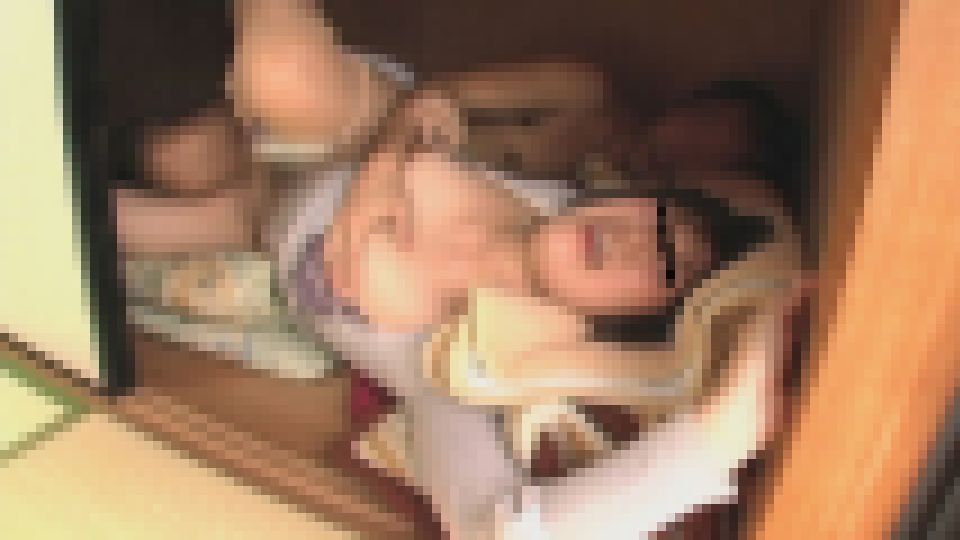人妻押入れ濃厚欲情生FUCK　人妻