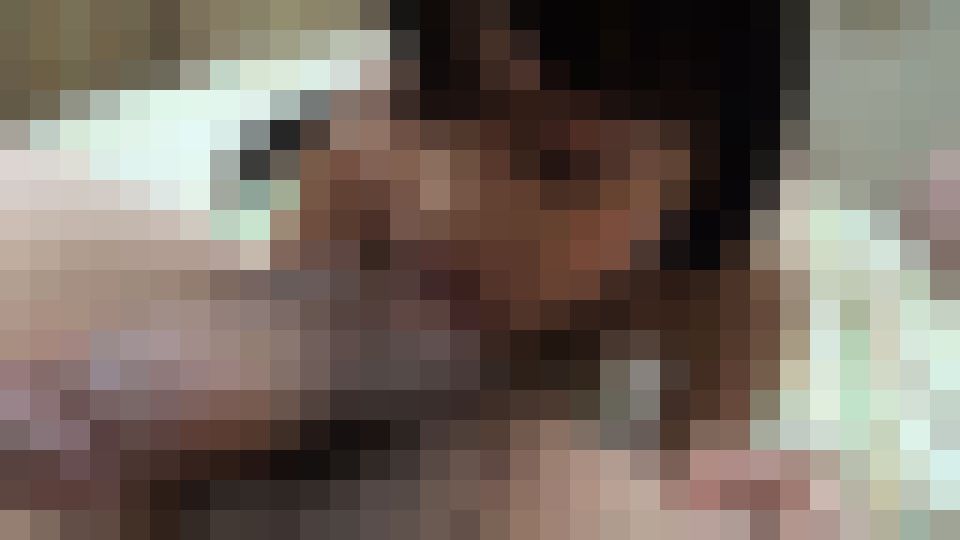 無修正、日本のホットなティーン、リクがおっぱいと手と口を使ってこの男をイカせる。　陸