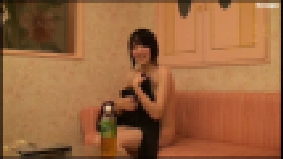 GIRLS＆BOUGA　SNSでのまさかこんなにすっぴんの可愛いシャイな女の子がパイパンで・・・クリが膨れるほどフルに興奮する程の18になったばかりの少女の冒険忘我。　桃菜